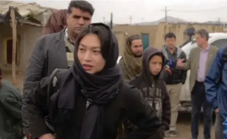  ?? GLOBAL ?? Canadian journalist Mellissa Fung recently returned to a refugee camp in Charahi Qambar, on Kabul’s outskirts, where she was once kidnapped.