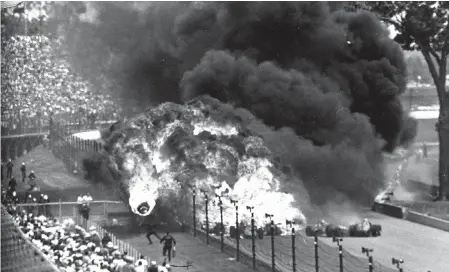  ?? BOB DAUGHERTY/AP ?? Eddie Sachs and Dave MacDonald died in this fiery crash in the 1964 Indianapol­is 500.