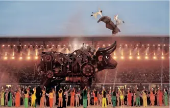  ?? REUTERS ?? THE raging bull spectacle during the opening ceremony of the Birmingham Commonweal­th Games. |