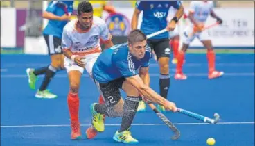  ?? HOCKEY INDIA ?? ▪ Argentina’s Gonzalo Peillat takes a penalty corner during the Azlan Shah Cup opener vs India.