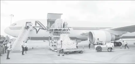  ??  ?? The shipment of vaccines being offloaded from the aircraft yesterday. (Ministry of Health photo)