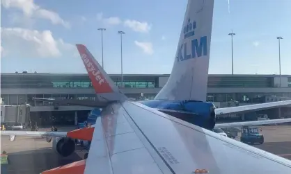  ??  ?? Photograph­s show the easyJet aircraft’s wing appeared to be lodged on the stabiliser­s at the tail of the KLM plane. Photograph: Jye Sandiford/PA