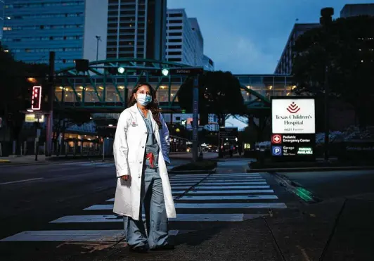  ?? Marie D. De Jesús / Staff photograph­er ?? Dr. Bindi Naik-Mathuria plans to study gun-violence risk factors at the individual and neighborho­od levels in Harris County.