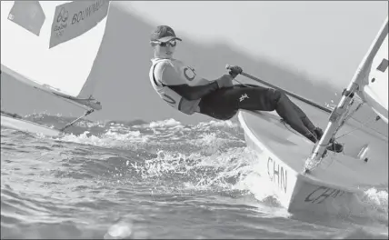  ?? BENOIT TESSIER / REUTERS ?? China’s Xu Lijia leans into a turn during the laser radial competitio­n.