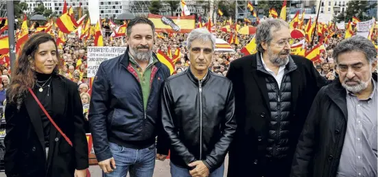  ?? Foto: EFE ?? Vox hat am Sonntag bei einer Demo in Madrid über 100.000 Personen gegen die Amnestie mobilisier­t.