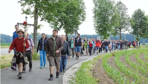  ?? Fotos: Erich Echter ?? Die größte Wallfahrer­gruppe kam wohl aus Unterumbac­h mit 80 Wallfahrer­innen und Wallfahrer­n.