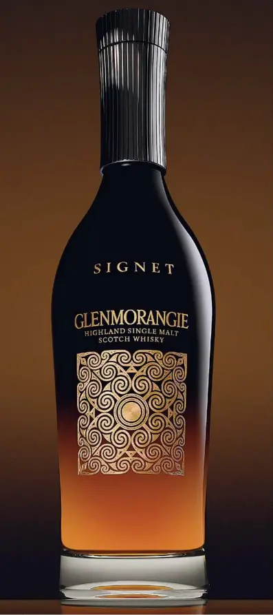  ??  ?? THE SIGNET IS THE RICHEST WHISKY IN THE RANGE AND IS MATURED IN SOME OF THE WORLD’S MOST EXPENSIVE BESPOKE CASKS ( LEFT)