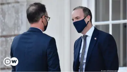  ??  ?? Die Außenminis­ter Heiko Maas und Dominic Raab bei einem Treffen im September