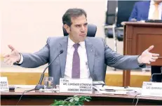  ??  ?? Lorenzo Córdova afirma que los nuevos lineamient­os del INE están diseñados para inhibir, evidenciar y sancionar a los “tramposos” de la equidad electoral.