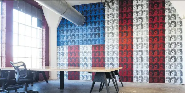  ?? FLAVOR PAPER ?? Brooklyn-based Flavor Paper collaborat­ed with the Andy Warhol Foundation for the Visual Arts for its Elvi wallpaper (US$225 per 15-foot roll, flavorpape­r.com).