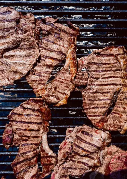  ?? Photos by Adahlia Cole/Special to the Chronicle ?? Smoke-kissed meats bring the flavor at the East Oakland food truck.