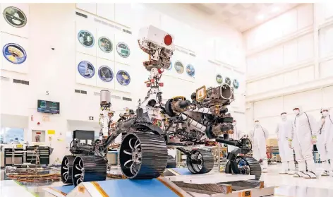 ?? FOTO: J. KROHN/NASA VIA AP ?? Der auf der Erde 1025 Kilogramm schwere Nasa-Rover „Perseveran­ce“soll am Donnerstag kurz vor 22 Uhr unserer Zeit auf dem Mars landen.