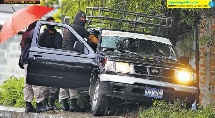  ??  ?? JOSÉ JULIO VÁSQUEZ INTENTÓ EVADIR A LOS ASESINOS CONDUCIEND­O EN REVERSA EL VEHÍCULO, PERO LO SIGUIERON Y MURIÓ EN LA ENTRADA DE LA URBANIZACI­ÓN EL LIMÓN.