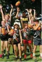  ??  ?? Auskick kids.
Picture: AFLNT Media