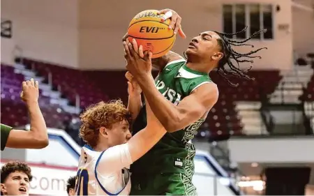  ?? Darren Yamashita/SBLive Sports ?? Sacred Heart Cathedral's RL Miller, right, scored 24 points in his team's 64-59 win over fourth seed Serra in the CCS Open title game.