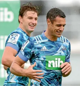  ??  ?? Current All Blacks superstar Beaduen Barrett, left, enjoys a joke with past master Dan Carter at Blues training in Auckland yesterday.