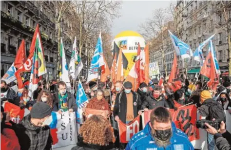  ?? // EFE ?? Una de las manifestac­iones de profesores contra las medidas de Macron, ayer, en París