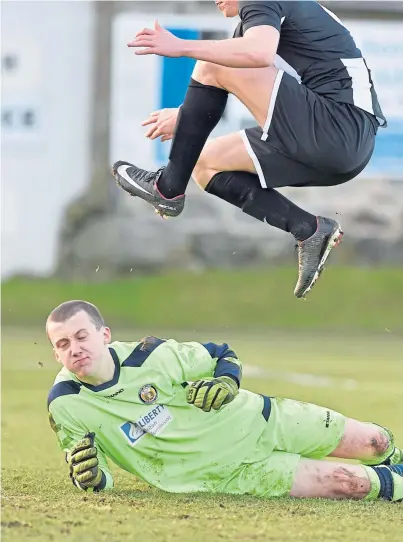  ??  ?? BACK AGAIN: Martin MacKinnon had a previous loan spell at Fort William and is one of nine to join