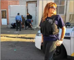  ?? MICHAEL GOLDBERG — DIGITAL FIRST MEDIA ?? Montgomery Township District Judge Andrea Duffy stands at the scene of a drug bust by the Philadelph­ia Police Department Narcotics Strike Force in the Kensington section of Philadelph­ia.