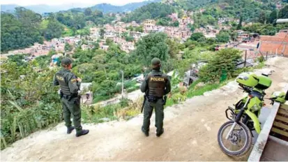  ?? FOTO ?? La vereda El Ajizal, en el norte de Itagüí, donde la Policía y el Ejército patrullan buscando evitar las acciones del crimen organizado, en especial de narcotráfi­co y sicariato.