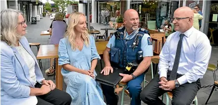  ?? ?? Community Wellbeing Trust manager Deirdre Ryan, left, Pegasus Health suicide prevention coordinato­r Elle Cradwick, local police officer Don Munro and Waimakarir­i MP Matt Doocey discuss the features of the LifeKeeper­s initiative.