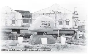  ??  ?? MERCU tanda Bahau, Pusat Perniagaan Daerah Jempol.