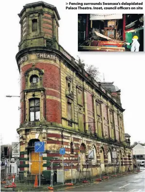  ??  ?? > Fencing surrounds Swansea’s delapidate­d Palace Theatre. Inset, council officers on site
