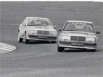  ?? FOTO: MERCEDES-BENZ CLASSIC ?? Harter Fight auf der neuen Strecke: Niki Lauda vor dem späteren Sieger Ayrton Senna.