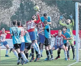  ?? FOTO: GUS CARRASCO / CEM ?? El Manresa No pudo superar al portero del Horta, Yamandú, muy acertado