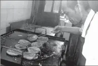  ?? YIN LIQIN / FOR CHINA DAILY ?? Wu Gencheng prepares spring onion pancakes in his stall in Shanghai on Monday.