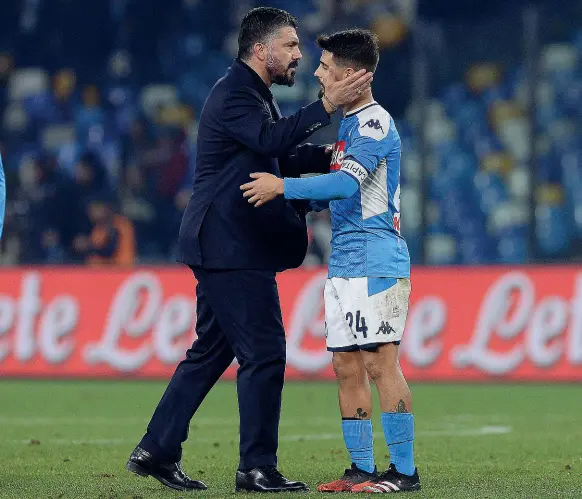  ??  ?? Sintonia
Rino Gattuso ha stabilito un ottimo legame con tutta la squadra, particolar­e la sintonia con il capitano Lorenzo Insigne