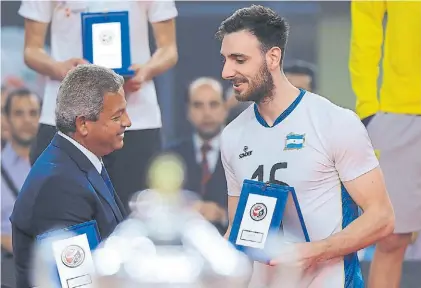  ?? FIVB ?? El elegido. El argentino Germán Johansen recibió el premio al Jugador Más Valioso del Mundial Sub 23.