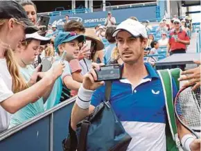  ?? AFP PIC ?? Andy Murray arrives for the match against Richard Gasquet to cheering fans in Mason on Monday.