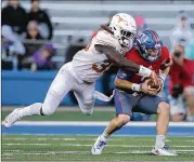  ?? / AMERICAN-STATESMAN FILE DEBORAH CANNON ?? Longhorns linebacker Edwin Freeman (35) takes down a Kansas ball carrier during their 2016 game.