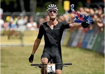  ?? PHOTOSPORT ?? Sam Gaze of New Zealand celebrates winning the men’s crosscount­ry mountain bike event at the Commonweal­th Games.