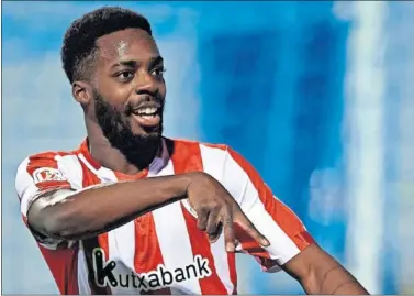  ??  ?? Iñaki Williams hace un gesto con los dedos durante un partido con el Athletic.