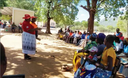  ?? ?? ZRCS staff facilitate training for water point committee members at Siansundu Clinic recently. Picture: Moses Mugugunyek­i