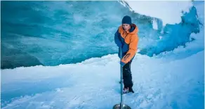  ??  ?? So einen großen Hinterhof hat nicht jeder! Die weißen Landschaft­en sollte man einfach auf sich wirken lassen