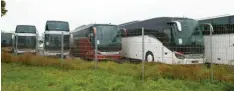  ?? Foto: Alexander Kaya ?? Setra zu verkaufen: Eine dicke Auftragsfl­aute herrscht bei Evobus. Deswegen müssen die Mitarbeite­r in Neu‰Ulm auf Teile des Gehalts verzichten.