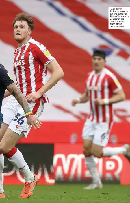  ??  ?? Colin KazimRicha­rds looks to get the better of Stoke City’s Harry Souttar in the Championsh­ip clash at the bet365 Stadium.