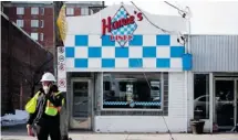  ?? DAVID KAWAI/OTTAWA CITIZEN ?? Hamie’s Diner on Beechwood Avenue, which was slated to close on Thursday, has received a one-month lease extension. The 1950s-style diner is one of the last businesses on a block ravaged by fire in 2011.