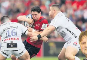  ??  ?? Munster’s Joey Carberry is stopped by Henry Walker and Ciaran Knight