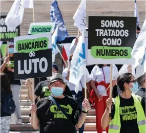  ??  ?? Os sete sindicatos bancários promoveram uma manifestaç­ão conjunta.