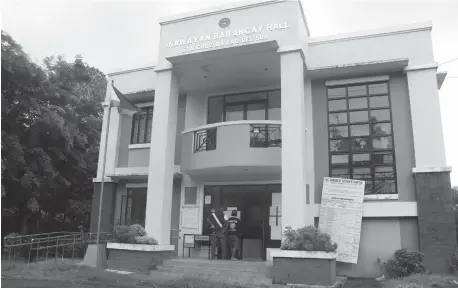  ??  ?? Inawayan Barangay Hall. In 2016, Inawayan inaugurate­d its brand new barangay hall. (PR photo)