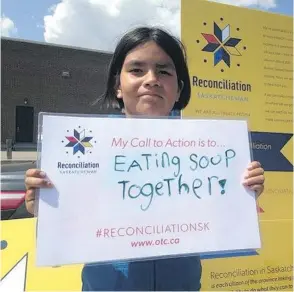  ?? PHOTO: OFFICE OF THE TREATY COMMISSION­ER ?? During a Saskatoon public school powwow, students held white boards indicating what reconcilia­tion meant to them.