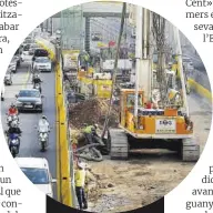  ?? Ricard Cugat ?? Les últimes obres de cobertura de la Ronda de Dalt, a l’altura del mercat de la Vall d’Hebron.