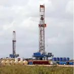  ?? LUIS SÁNCHEZ SATURNO/THE NEW MEXICAN FILE PHOTO ?? Two drilling rigs sit in the Permian Basin in Eddy County in 2019. A new report says oil and gas interests spent $11.5 million in New Mexico politics since 2017.