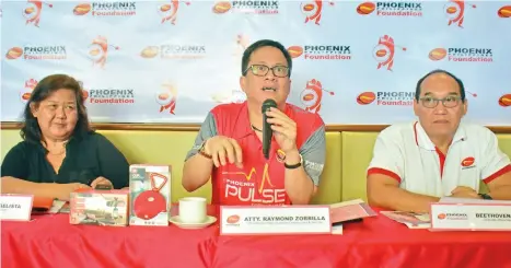  ?? MACKY LIM ?? PHOENIX OPEN GOLF. Phoenix Petroleum Philippine­s, Inc. vice president for external affairs and business developmen­t lawyer Raymond A. Zorrilla, center, says that Executive Secretary Salvador Medialdea will be among the guests who will join the...