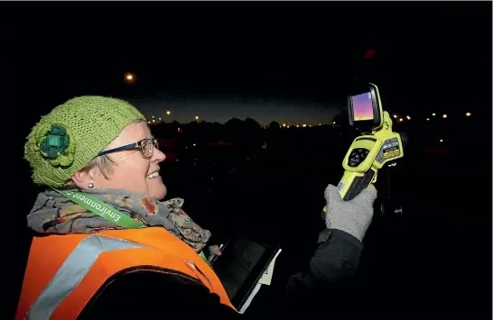  ?? DOUG FIELD/STUFF ?? Environmen­t Canterbury’s Judith Earl-Goulet checks a Timaru chimney for tell-tale puffs of pollution.