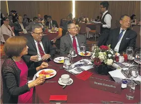  ??  ?? Asistentes. El evento de la UTEC tuvo muchos invitados, incluyendo a miembros del consejo consultivo que saludaron el nuevo programa de televisión.